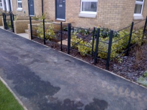 harlow parkland fence 1mgate and landscaped bed